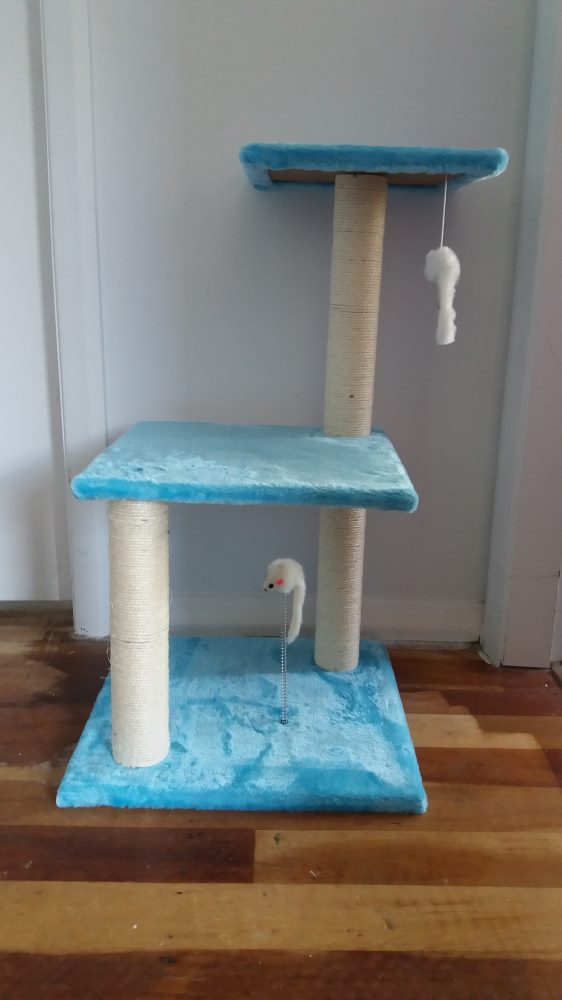 Blue cat scratching post/climber with 2 platforms and 2 play mice